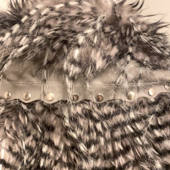 Feline Faux Fur Vest - Picture 11 of 13